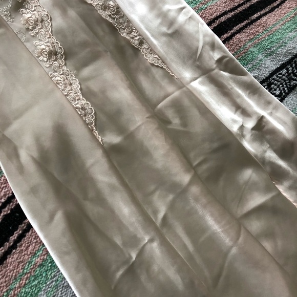 Vintage LONG Ivory Nightgown - Picture 9 of 15